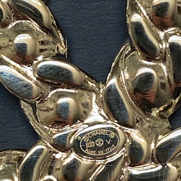 CHANEL Authentic XL Gold Crystal CC Rare Brooch - Picture 8 of 8